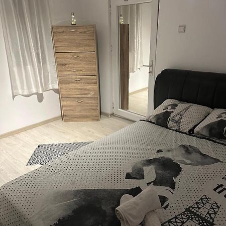 Apartamnet Regim Hotelier Bucarest Esterno foto
