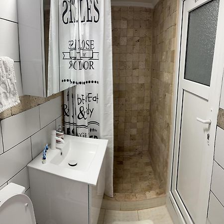 Apartamnet Regim Hotelier Bucarest Esterno foto