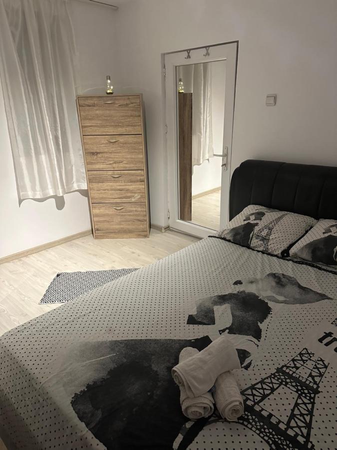 Apartamnet Regim Hotelier Bucarest Esterno foto
