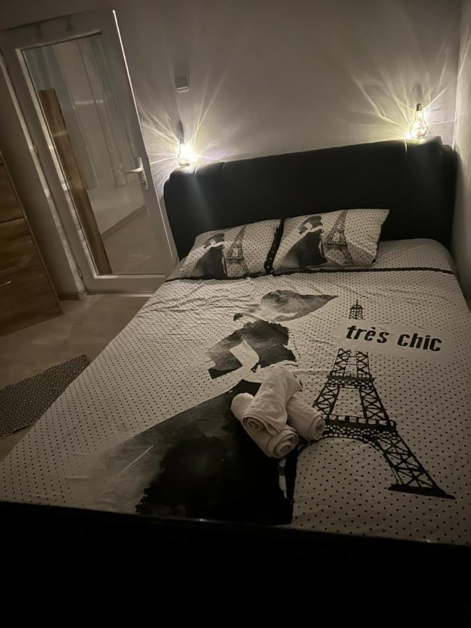 Apartamnet Regim Hotelier Bucarest Esterno foto